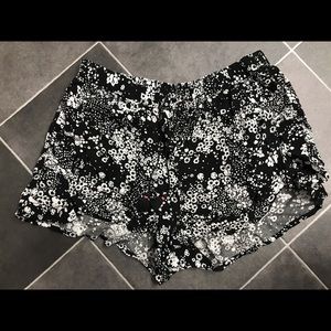 Floral loose shorts